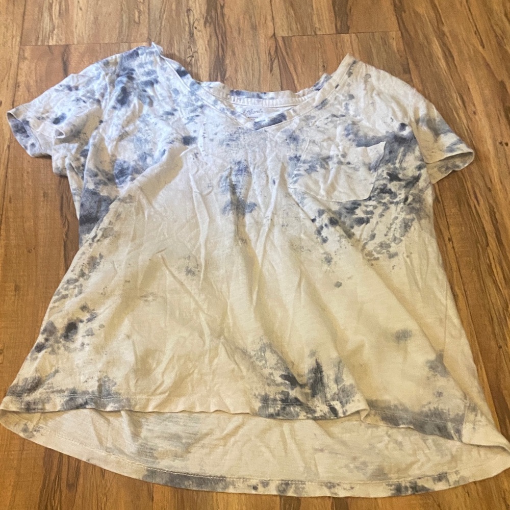 Universal Thread Blue and Cream Tie-Dye V-Neck Top